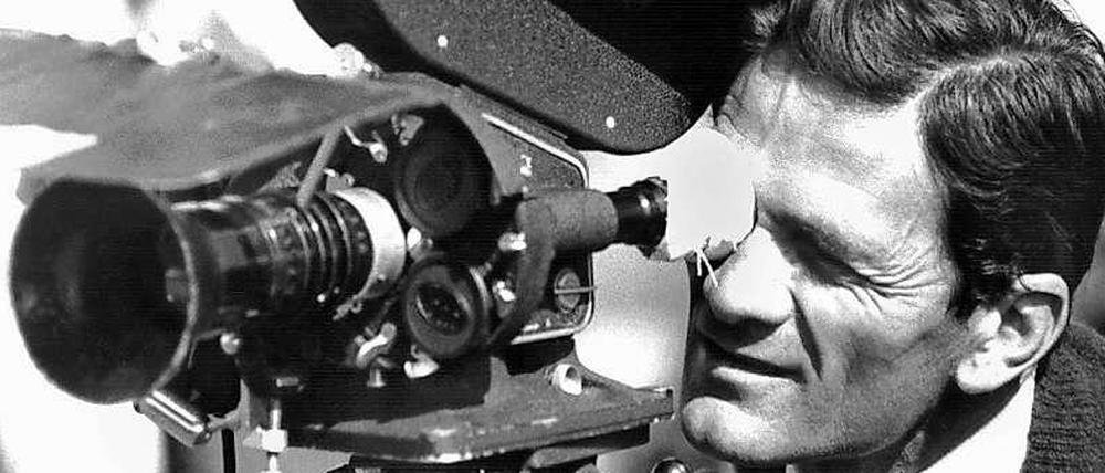 Neue Medienberichte nähren Gerüchte um Mordkomplott. Pier Paolo Pasolini, italienischer Regisseur, wurde am 2. November 1975 ermordet.