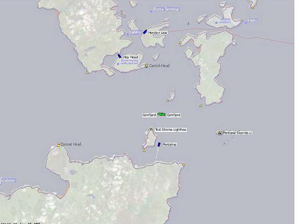 Pentland Firth, 13 Uhr. Auf der Website ShipAIS sind die Positionen der Pentalina-Fähre und der Cemfjord archiviert. 
