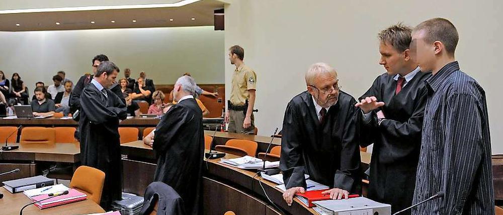 Im Brunner-Prozess hat die Staatsanwaltschaft eine zehnjährige Haftstrafe für den Angeklagten Markus S.(r.) gefordert.