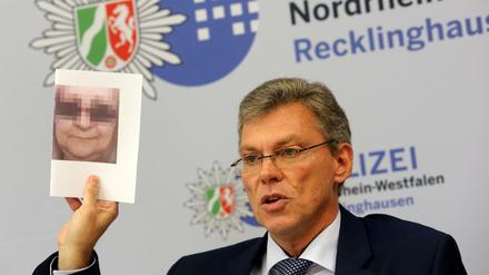 Polizeiführer Holger Haufmann informierte in Recklinghausen am Donnerstag über Einzelheiten zu dem Fall.