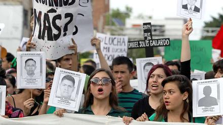 Aus Solidarität mit den Verschleppten gingen auch am Mittwoch in ganz Mexiko Tausende auf die Straße.