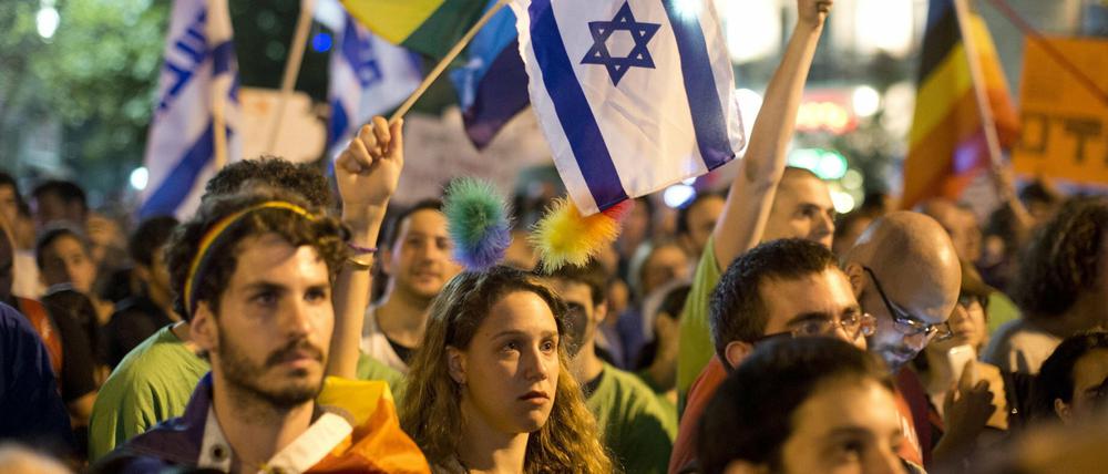 Ein Protestmarsch gegen Gewalt gegen Homosexuelle in Jerusalem nach dem Angriff einen Juden auf die Gaypride-Parade