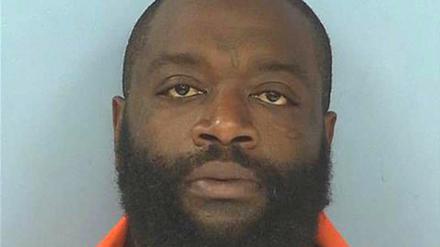 Rick Ross nach seiner Festnahme wegen Entführung und Körperverletzung am Mittwoch im Polizeirevier von Fayette County im US-Bundesstaat Georgia. 