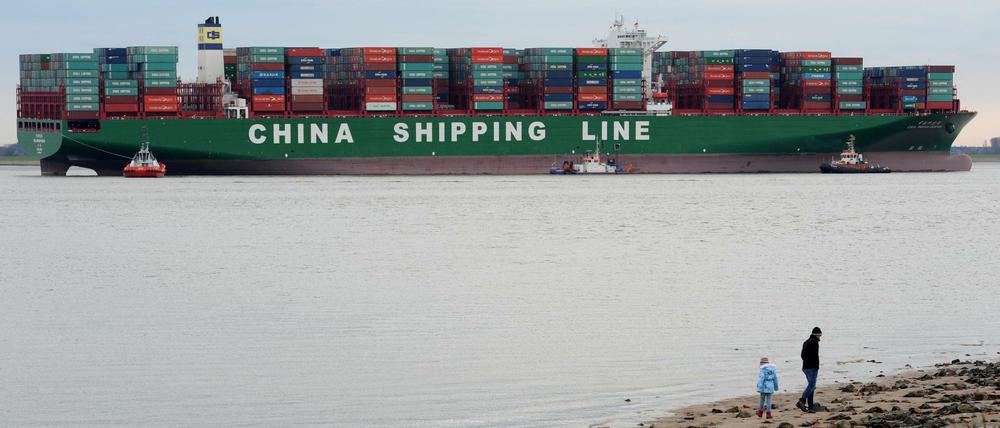 Der Containerfrachter CSCL "Indian Ocean" der China Shipping Line ist wieder frei.