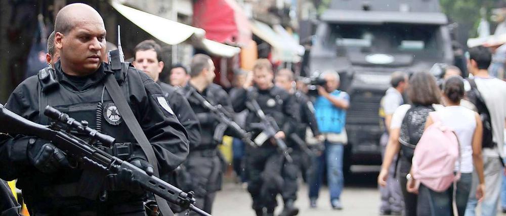Nach eine Welle der Gewalt in Rio hat die Polizei jetzt hart durchgegriffen.