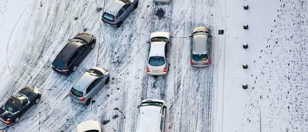 Autos im Schnee.