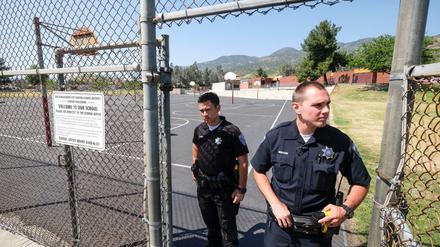 Polizisten an Montag in San Bernadino, Kalifornien. 