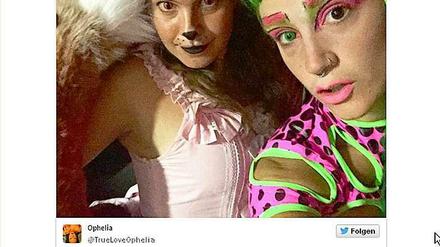 "Wir sind normale Frauen", schreiben die als Alien und Fuchs verkleideten Prostituierten über das Profil von "Ophelia" auf Twitter. 