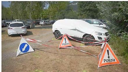 Ein Video aus den Schweizer Medien zeigt die Unglücksstelle auf einem Campingplatz im Kanton Tessin. Hier ist eine Fünfjährige in einem abgestellten Auto gestorben. 