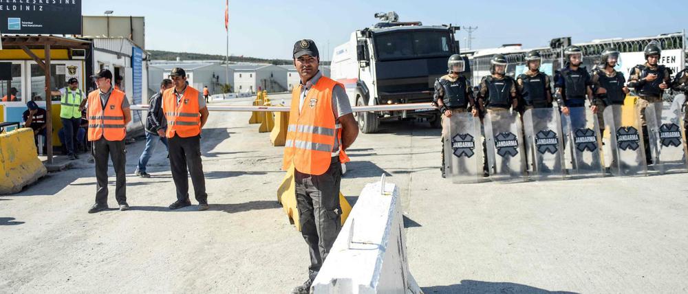 Problembaustelle Flughafen Istanbul: Nachdem Arbeiter gegen die schlechten Bedingungen auf der gigantischen Baustelle protestiert hatten, wurden Mitte September hunderte von ihnen festgenommen. 