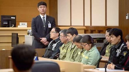 Kapitän Lee Jun-Seok (3. v. links) ist verurteilt. 