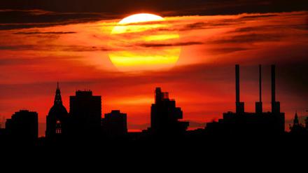 Sonnenuntergang in Hannover. Deutschland schneidet bei der Bertelsmann-Nachhaltigkeitsstudie gut ab. Aber beim Umweltschutz gibt es Nachholbedarf.