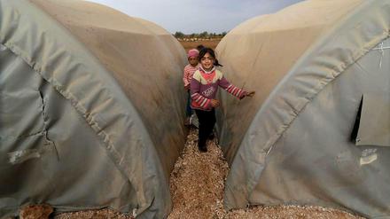 Auf Lebensmittel angewiesen. Syrische Familien in den Flüchtlingslagern.