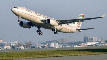 Ein Airbus der Etihad Airways ist auf dem Weg nach Indonesien in schwere Turbulenzen geraten (Archivbild).