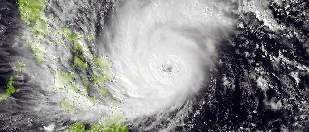 Taifun "Hagupit" hat die Philippinen erreicht.