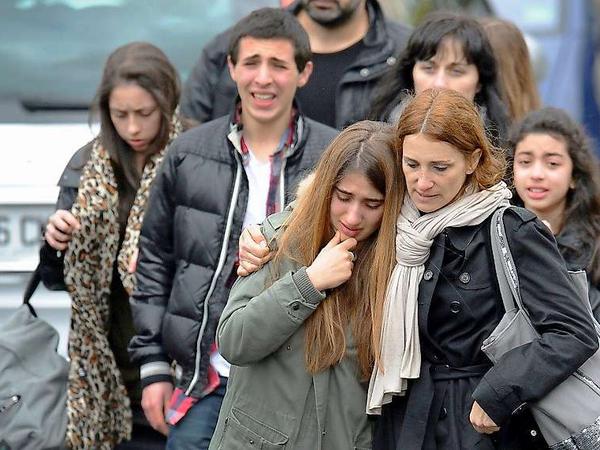 Trauer und Entsetzen in Toulouse. Vier Menschen starben am Montagvormittag vor einer jüdischen Schule.