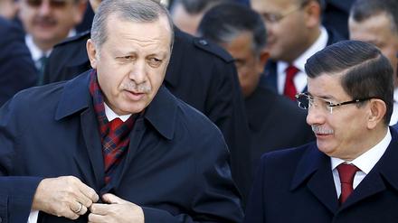 Der türkische Präsident Recep Tayyip Erdogan (links) und sein "Ziehsohn", Ministerpräsident Ahmet Davutoglu. 