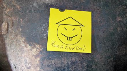 "Have a Nice Day" steht auf einem Zettel in einem Gefängnis von New York, den zwei Insassen bei ihrem Ausbruch hinterlassen haben.