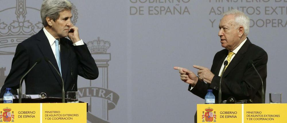 Eure Verantwortung: Die Außenminister Spaniens, Jose Manuel Garcia-Margallo (rechts), und der USA, John Kerry, vereinbarten die Aufräumarbeiten in Palomares.