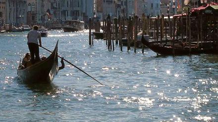 Venedig. Das Archivbild zeigt eine Szene auf dem Canal Grande.