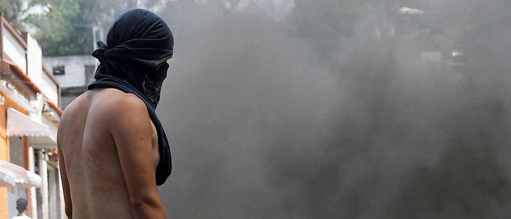 Ein Demonstrant in San Cristóbal, Venezuela, am Mittwoch bei Straßenschlachten mit der Polizei.