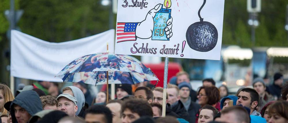Montagsdemos der Verschwörungstheoretiker. An diesem Samstag findet eine bundesweite Demonstration in Berlin vor dem Schloss Bellevue statt.
