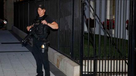 Ein Mitarbeiter des Sicherheitsdienst am Weißen Haus. 