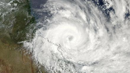Das Satellitenbild der Nasa zeigt den Wirbelsturm Debbie über der Küste des australischen Bundesstaates Queenland. 