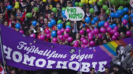 Geht doch: Fans gegen Homophobie bei Fortuna Düsseldorf.