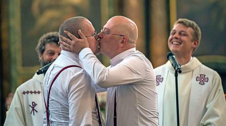 Allein die Liebe zählt. Erst gleichgeschlechtliche Trauung am 12. August 2016 in der Berliner Landeskirche.
