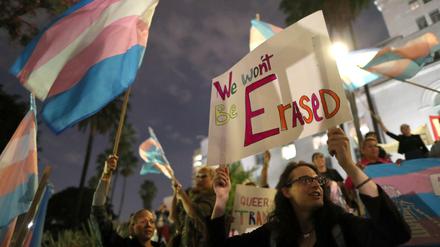 Proteste gegen Trumps Anti-Transgender-Pläne in Los Angeles. 