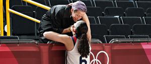 Megan Rapinoe und Susan Bird hatten gleich zwei Medaillen in Tokio zu feiern.