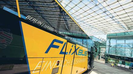 Bei der Verbindung Berlin–Hamburg mischt nun auch Flixbus mit, drei Abfahrten täglich. Fahrpreis: ab acht Euro.