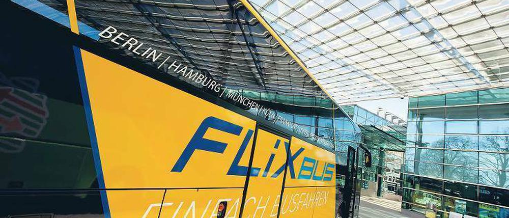 Bei der Verbindung Berlin–Hamburg mischt nun auch Flixbus mit, drei Abfahrten täglich. Fahrpreis: ab acht Euro.