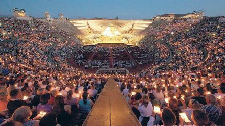 Große Bühne für große Opern. Die Arena von Verona gilt als größtes Freilichttheater der Welt.