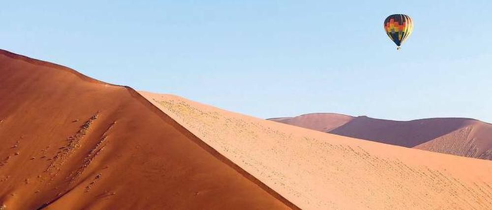 Sossusvlei. Die Dünen sind die höchsten der Welt. Mehr als 200 Meter ragen sie aus der Salz- und Tonpfanne, dem sogenannten Vlei.