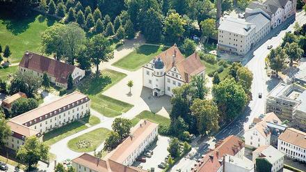 Preußische Strenge. Auf Schloss Königs Wusterhausen erholte sich Friedrich Wilhelm I. – und malte auch. 40 seiner dort entstandenen Bilder sind zu bewundern. 