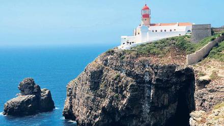 Cabo de São Vicente. Der Leuchtturm markiert den südwestlichsten Punkt Europas. Kein Wunder, dass er viele Touristen anlockt. 
