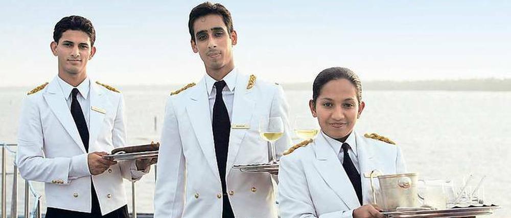 Stets zu Diensten, hier das freundliche Personal des Kreuzfahrtschiffs MS "Vrinda" in indischen Gewässern. 