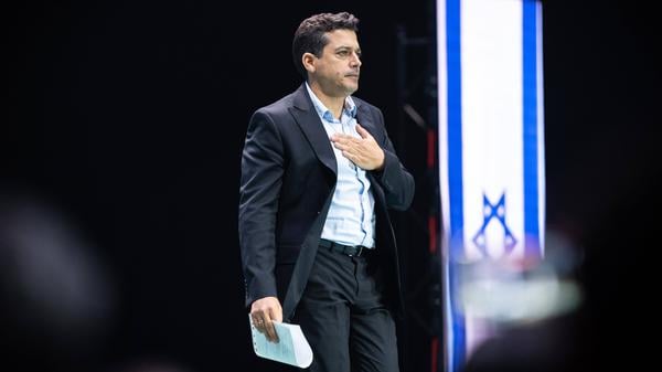 Amichai Chikli in Spanien