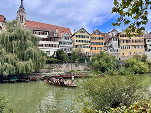 Auf einer Fahrt über den Neckar erschließt sich der Charme am besten.