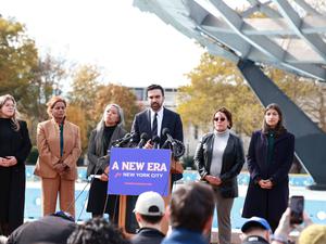 Mamdani nach der Wahlnacht in New York.