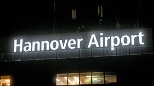 Flieger wurden teils umgeleitet oder konnten erst später landen. (Symbolbild)