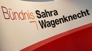 Der Schriftzug Bündnis Sahra Wagenknecht auf einem Aufsteller (Illustration).