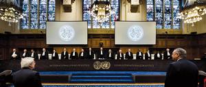 Der Internationale Gerichtshof der Vereinten Nationen in Den Haag widmet sich Fragen des Völkerrechts. Er schlichtet völkerrechtliche Konflikte zwischen Staaten und prüft, ob in bestimmten Konflikten Kriegsverbrechen begangen wurden. (Archivbild)
  