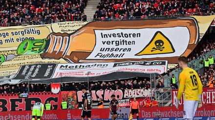 Anti-Investorenprotest beim Spiel des 1. FC Nürnberg gegen den 1. FC Kaiserslautern.