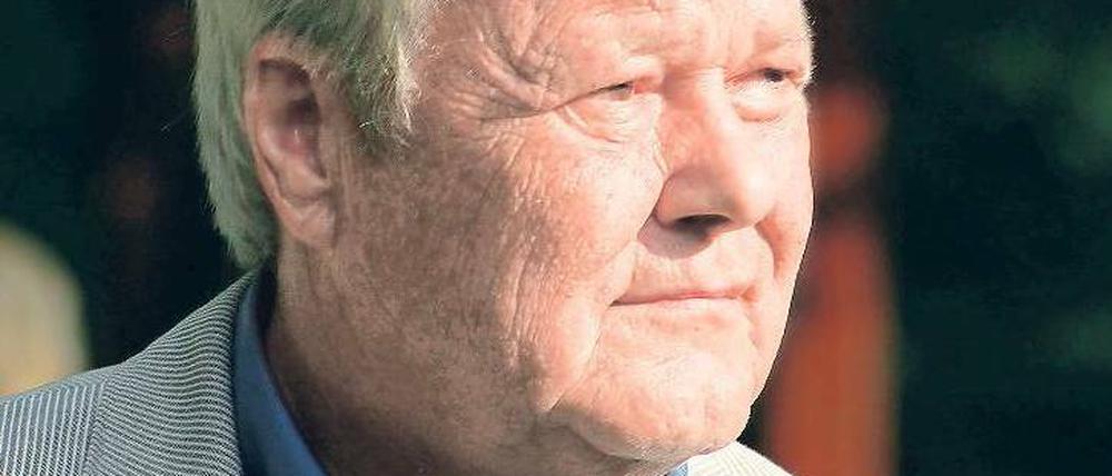 Peter Ackermann (71) hat sein Geld als Anwalt und Unternehmer verdient. Jetzt unterstützt er Kinder und Jugendliche.