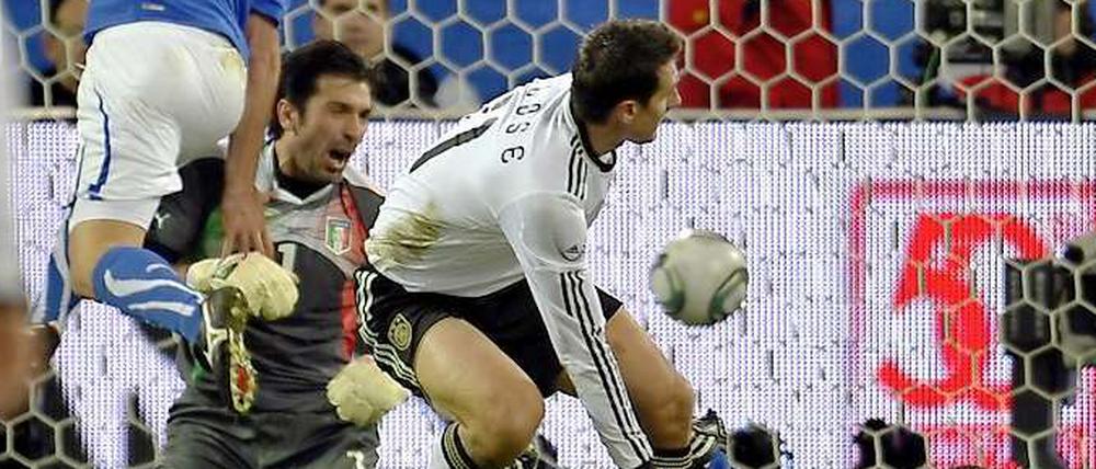 Phänomen Miroslav Klose: In der Liga nur Bankdrücker, in der Nationalmannschaft weiter Torschütze vom Dienst.