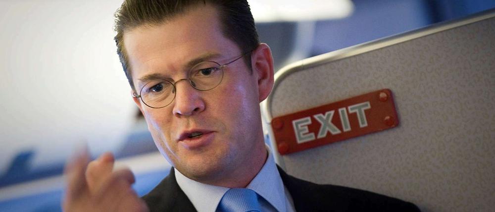 Die Exit-Strategie: "Ich habe die Grenzen meiner Kräfte erreicht", sagt Verteidigungsminister Guttenberg zum Ende seiner Rücktrittserklärung. Ein klares Schuldeingeständnis beinhaltet seine kurze Ansprache nicht.