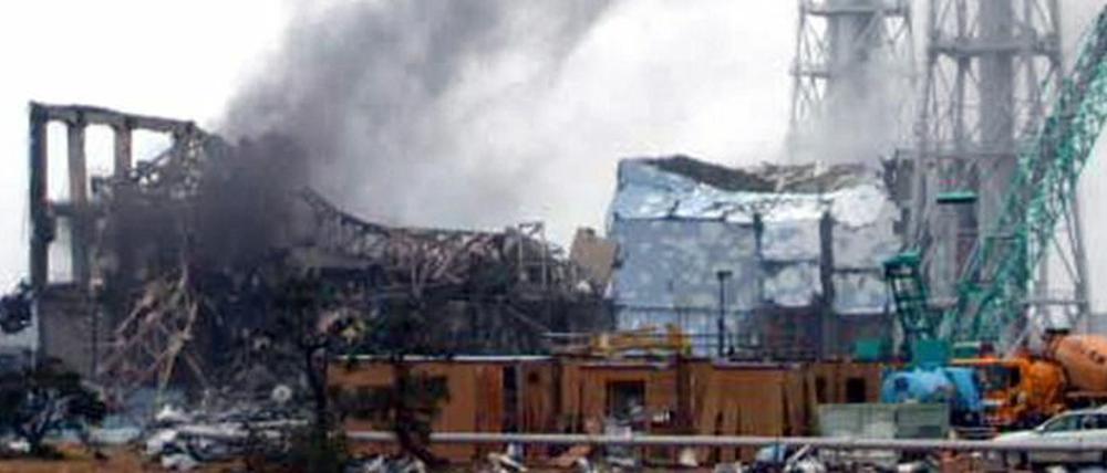 Am Montag stieg wieder Rauch aus einem der Reaktoren des Kraftwerks Fukushima auf.